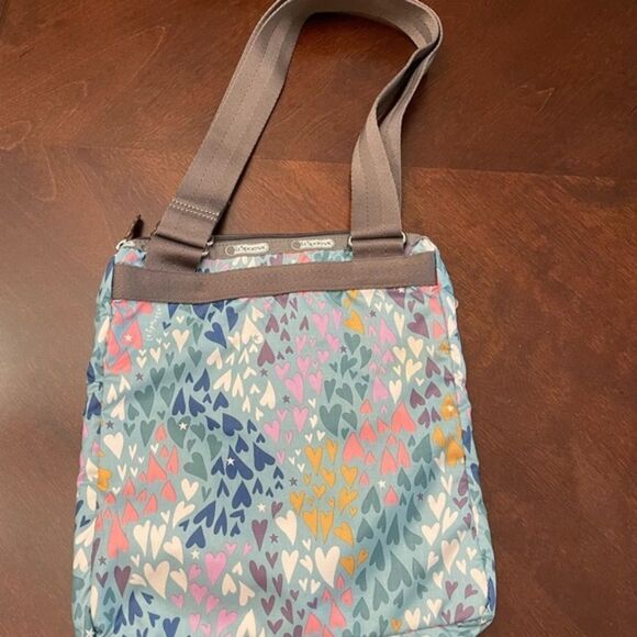 EUC LeSportsac KASEY 3 Zipper Hearts Crossbody Bag - Picture 2 of 7